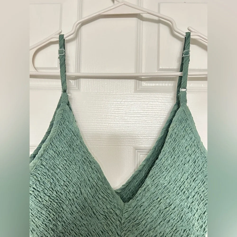 ASOS DESIGN full skirt midi crinkle sundress in green - Picture 7 of 7